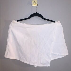 White Envelope Front Skort With Exposed Metal Zipper Size Large